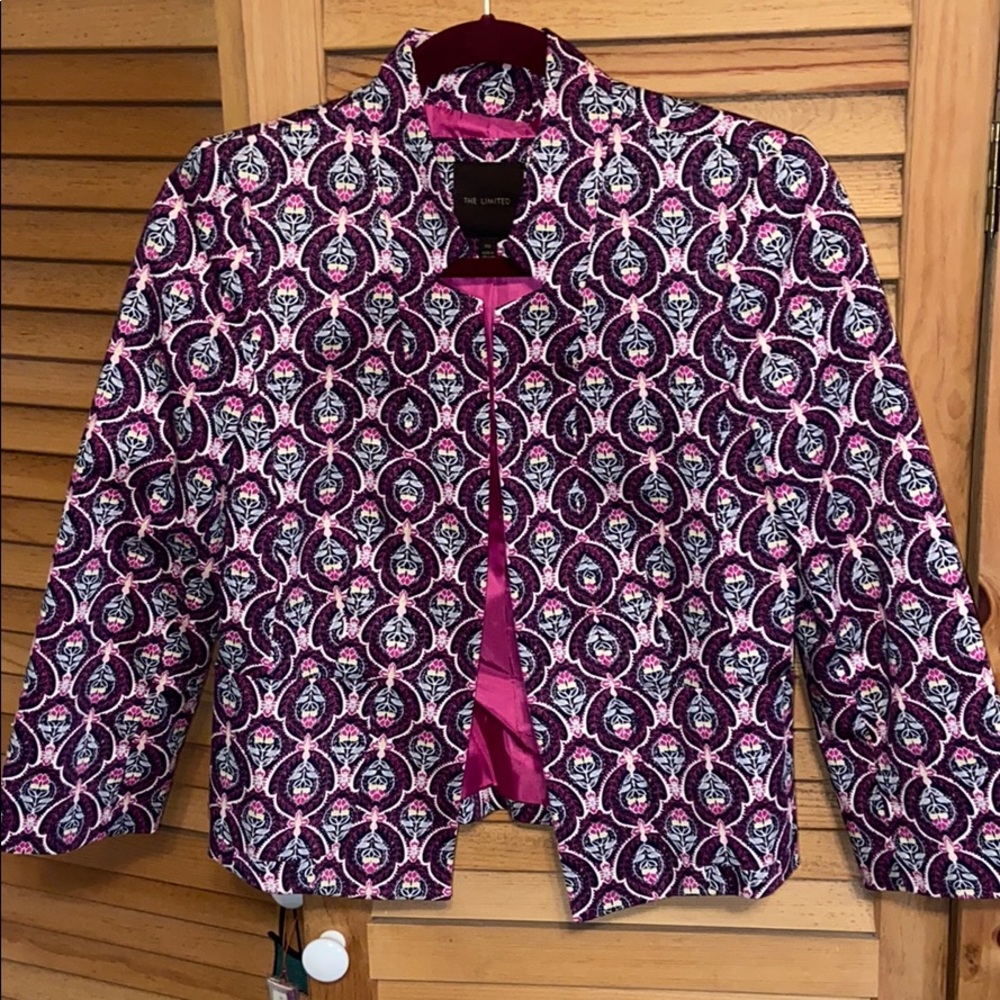 BEAUTIFUL JACKET BY THE LIMITED